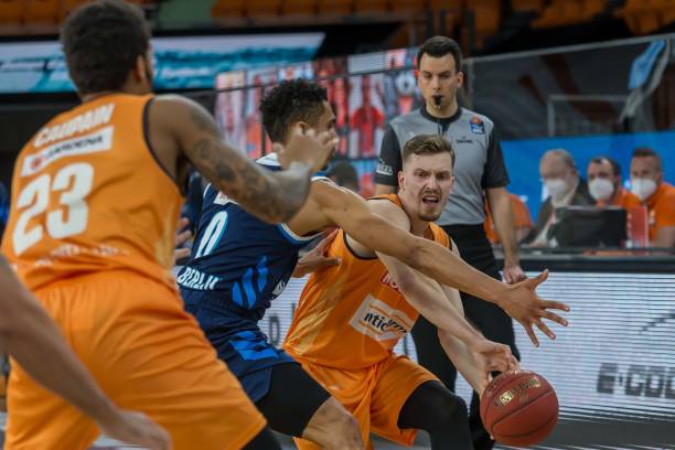 的球迷们感 的球迷们感