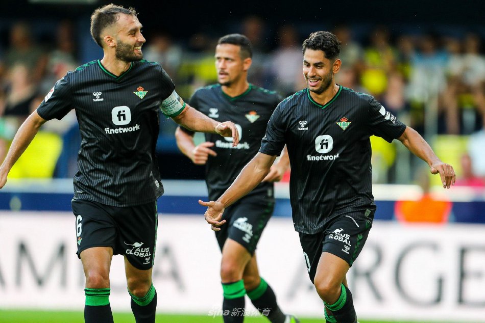 在夏窗期间 在夏窗期间